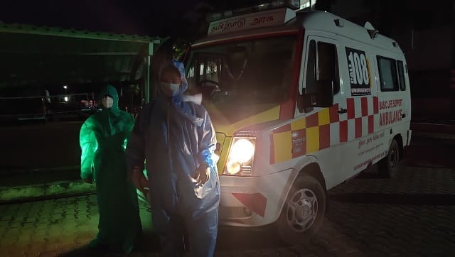 Ranjani and Pachaiyappan in front of their mobile unit. Image/Greeshma Kuthar