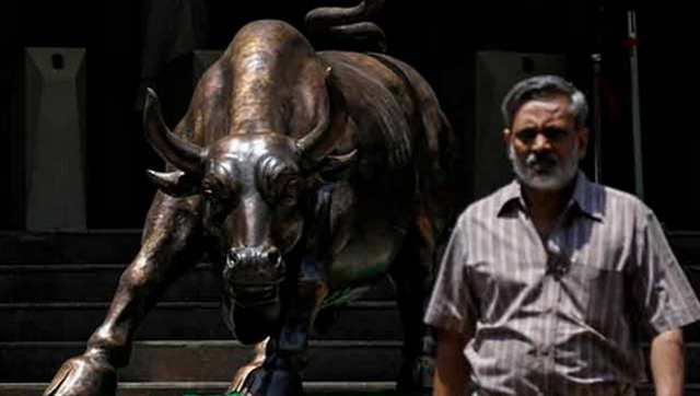 Govt's unlock Phase 1.0 enthuses markets: Sensex soars 879 points, Nifty jumps to 9,800-level; Bajaj Finance top gainer at around 11% Govt's unlock Phase 1.0 enthuses markets: Sensex soars 879 points, Nifty jumps to 9,800-level; Bajaj Finance top gainer at around 11%