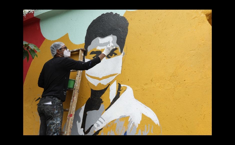 St Art India Creates Mural At Mumbai S Mahim Junction In Honour Of The City S Frontline Workers In Covid 19 Fight Photos News Firstpost