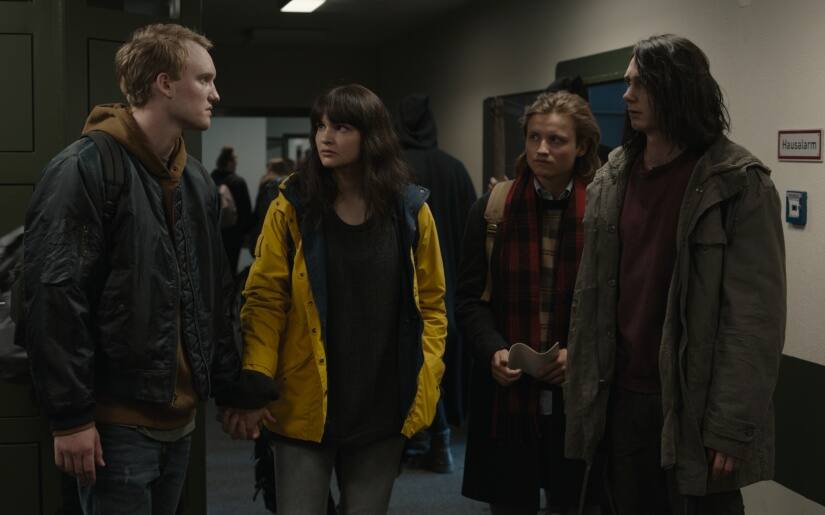 A still from Dark Season 3