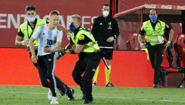 LaLiga: Fan invades pitch at Real Mallorca's home match against Barcelona without spectators LaLiga: Fan invades pitch at Real Mallorca's home match against Barcelona without spectators