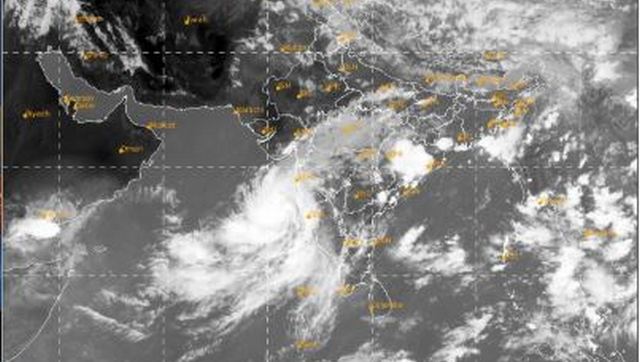 Maharashtra, Gujarat brace for Cyclone Nisarga amid COVID-19 lockdown; 'severe cyclonic storm' to make landfall near Alibaug Maharashtra, Gujarat brace for Cyclone Nisarga amid COVID-19 lockdown; 'severe cyclonic storm' to make landfall near Alibaug
