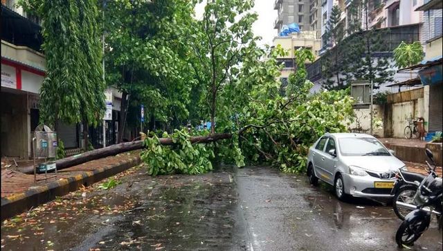Cyclone Nisarga hits Raigad, Palghar and Pune districts in Maharashtra but spares Mumbai, Gujarat; likely to weaken in six hours Cyclone Nisarga hits Raigad, Palghar and Pune districts in Maharashtra but spares Mumbai, Gujarat; likely to weaken in six hours