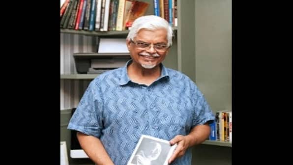 Sanjaya Baru, ex-advisor to Manmohan Singh, duped of Rs 24,000 after ordering liquor online; one arrested, other accused absconding