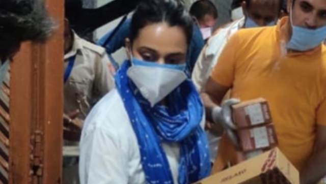 Coronavirus Outbreak: Swara Bhasker donates 3000 pairs of footwear to migrant workers in Delhi shelters Coronavirus Outbreak: Swara Bhasker donates 3000 pairs of footwear to migrant workers in Delhi shelters