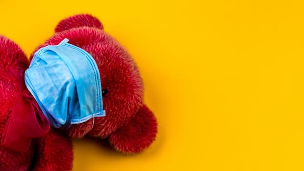 Reusable face mask can kill Coronavirus using the heat from a mobile phone charger