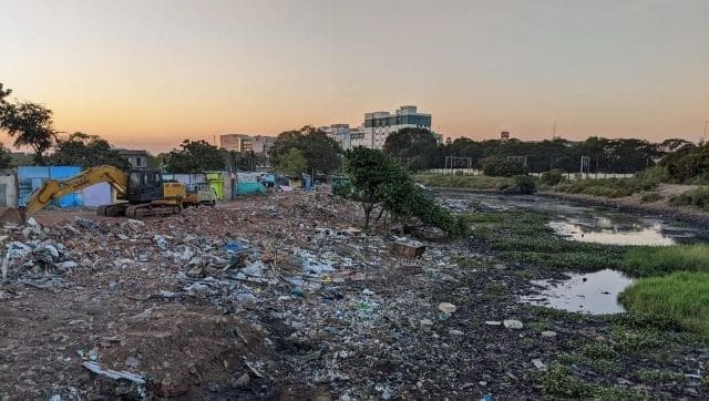 Sathyavani Muthu Nagar a few weeks after the evictions in January 2020. Rubble from residents’ brick houses and corrugated metal roofs line the Cooum River. Image via Undark/ Theo Whitcomb