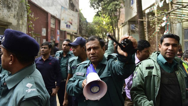 Bangladesh arrests three suspects in Dhaka police station blast, denies Islamic State link Bangladesh arrests three suspects in Dhaka police station blast, denies Islamic State link