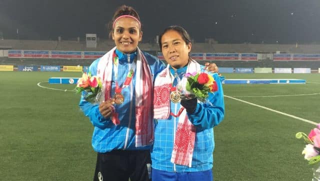 Oinam Bembem Devi with former India teammate Aditi Chauhan. Image: Twitter/@aditi03chauhan