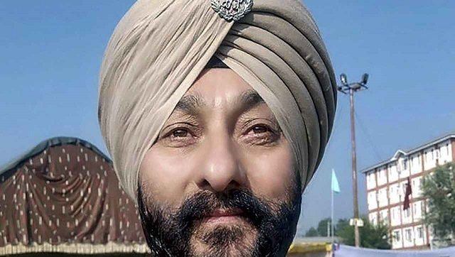 NIA files chargesheet against Davinder Singh, five others, claims former J&K cop was in touch with Pakistan High Commission NIA files chargesheet against Davinder Singh, five others, claims former J&K cop was in touch with Pakistan High Commission