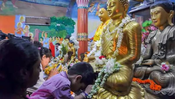 Guru Purnima 2020: Date, Time and Significance of the day observed by Hindu, Jain, Sikh and Buddhist communities