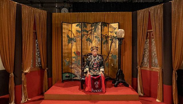 Ng Chi-sum portrays Hong Kong’s leader Carrie Lam as an out-of-touch empress for Radio Television Hong Kong’s satirical program ‘Headliners’. By Lam Yik Fei © 2020 The New York Times