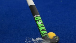 La selección india de hockey femenino sufrió una derrota por 3-2 ante España en el partido inaugural del torneo de cinco naciones.