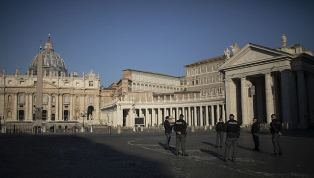 As the pandemic prevents many churchgoers from attending services, Christians mark a sombre Easter As the pandemic prevents many churchgoers from attending services, Christians mark a sombre Easter