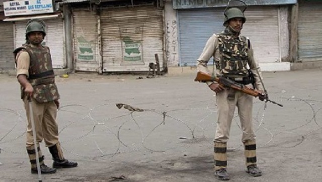 Militant killed in encounter with security forces in Jammu and Kashmir's Pulwama; identity being ascertained, says police Militant killed in encounter with security forces in Jammu and Kashmir's Pulwama; identity being ascertained, says police