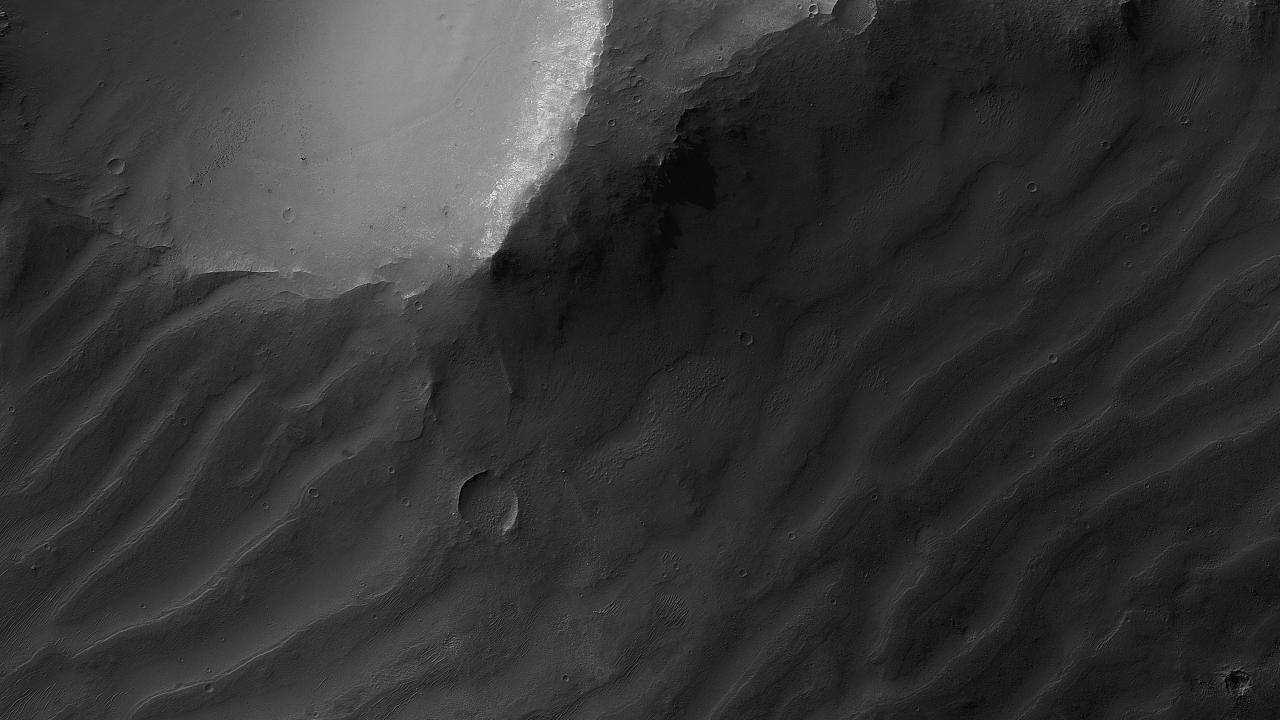 Modern bedforms on Mars called megaripples, seen in this MRO which have likely been active over long timescales and have migrated in the recent past. Image: Mars Reconnaissance Orbiter/NASA