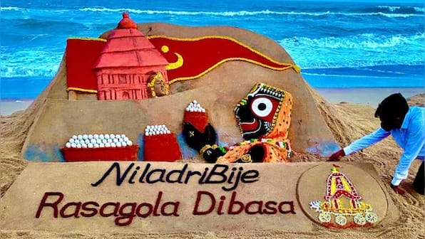 Niladri Bije 2020: Sand artist Sudarsan Pattnaik creates Lord Jagannath art offering rasagola to Goddess Lakshmi at Puri beach