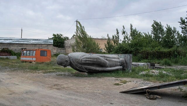 In Russia, they tore down lots of statues, but little changed in terms of what those monuments stood for In Russia, they tore down lots of statues, but little changed in terms of what those monuments stood for