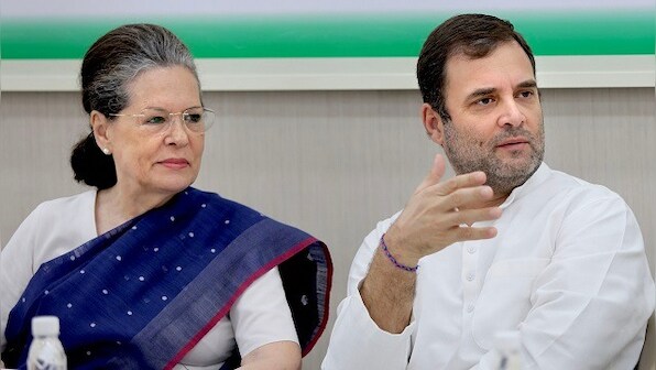 Congress generational divide out in open: Young turks blame UPA-II for party's debacle, seniors defend Manmohan, Sonia