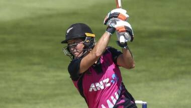 Super Smash: Sophie Devine completes 36-ball 100 to slam fastest century in women's T20 history for Wellington Blaze