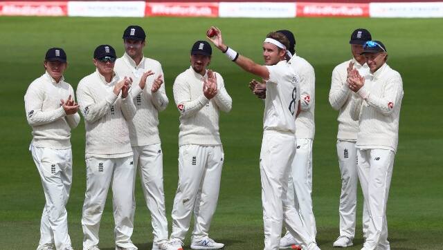 Stuart Broad applauded by his teammates as he raises the ball after becoming only the 7th bowler in Test history to bag 500 wickets. AP