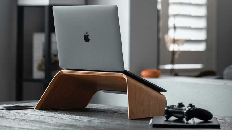 Budget laptop tables to make working on your bed easy Budget laptop tables to make working on your bed easy