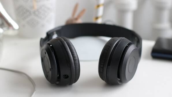 Top wireless Bluetooth headphones under 2000