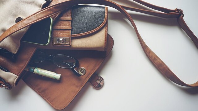 Top clutches for the modern women Top clutches for the modern women