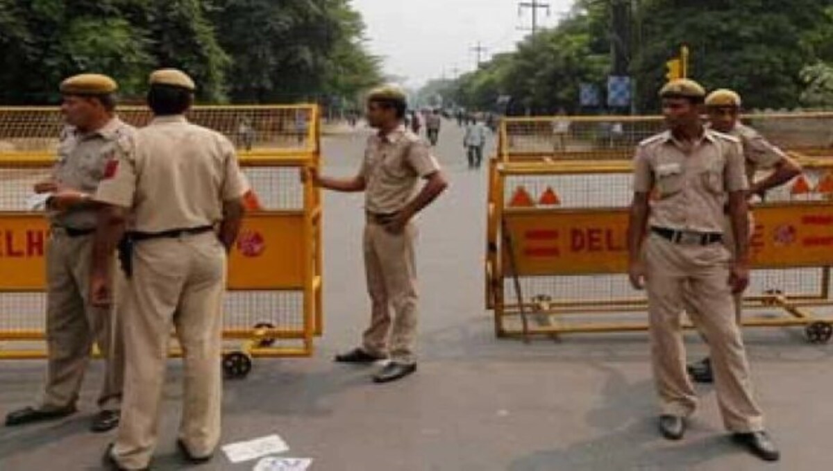 Delhi Police refuses permission for farmers' march to National Capital on  26, 27 November - India News , Firstpost