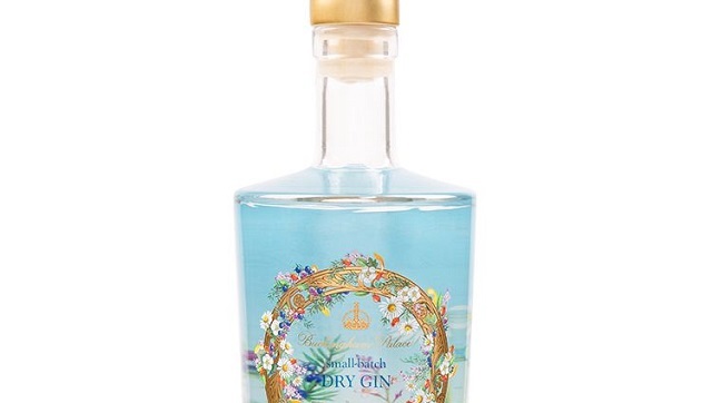 Pay £40 and buy a bottle of Buckingham Palace Gin with ingredients from gardens of Queen of England Pay £40 and buy a bottle of Buckingham Palace Gin with ingredients from gardens of Queen of England