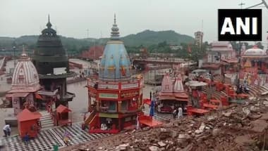 Heavy rainfall triggers wall collapse at Har Ki Pauri in Haridwar; no injuries reported