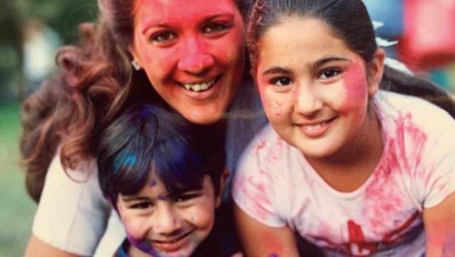 Sara Ali Khan shares childhood picture of Holi celebration with mother Amrita Singh, brother Ibrahim Sara Ali Khan shares childhood picture of Holi celebration with mother Amrita Singh, brother Ibrahim
