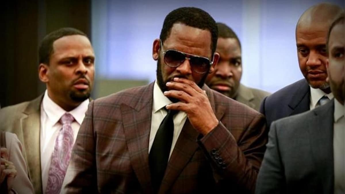 R Kelly's attorney claims singer was assaulted by fellow detainee in federal prison