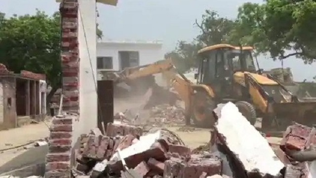 Two days after Vikas Dubey's men kills 8 cops, Kanpur administration bulldozes gangster's mansion, destroys his cars Two days after Vikas Dubey's men kills 8 cops, Kanpur administration bulldozes gangster's mansion, destroys his cars