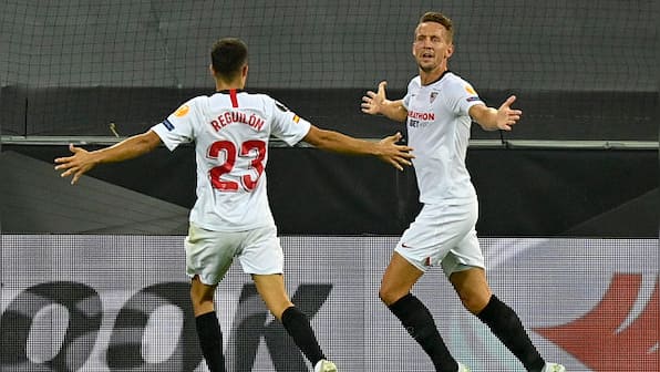 Europa League: Luuk de Jong scores winning goal as Sevilla beat Manchester United to reach final