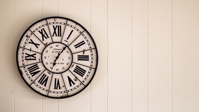 Make your work and living space beautiful with these wall clocks Make your work and living space beautiful with these wall clocks