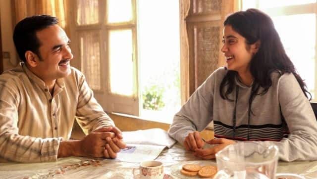 Pankaj Tripathi and Janhvi Kapoor in a still from Gunjan Saxena: The Kargil Girl