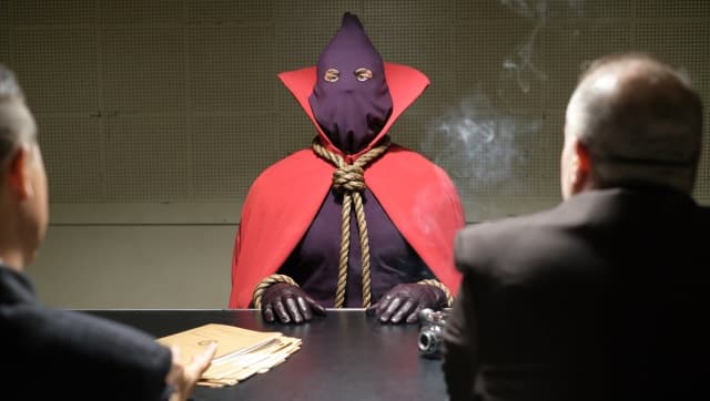 Hooded Justice interrogated in Watchmen (HBO)