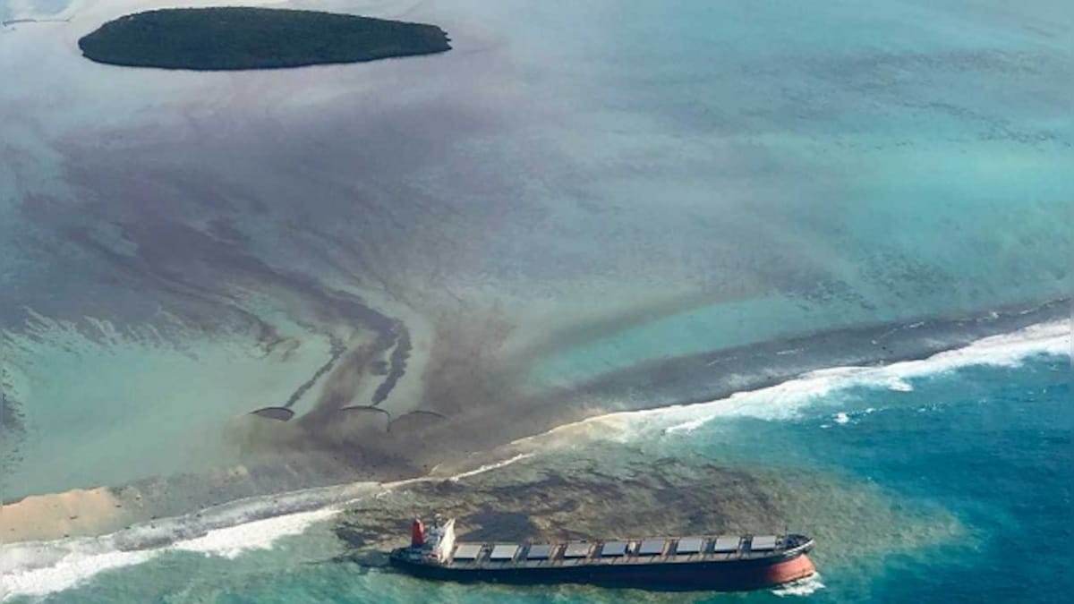 India sends technical equipment, 10-member team to Mauritius to help contain oil spill