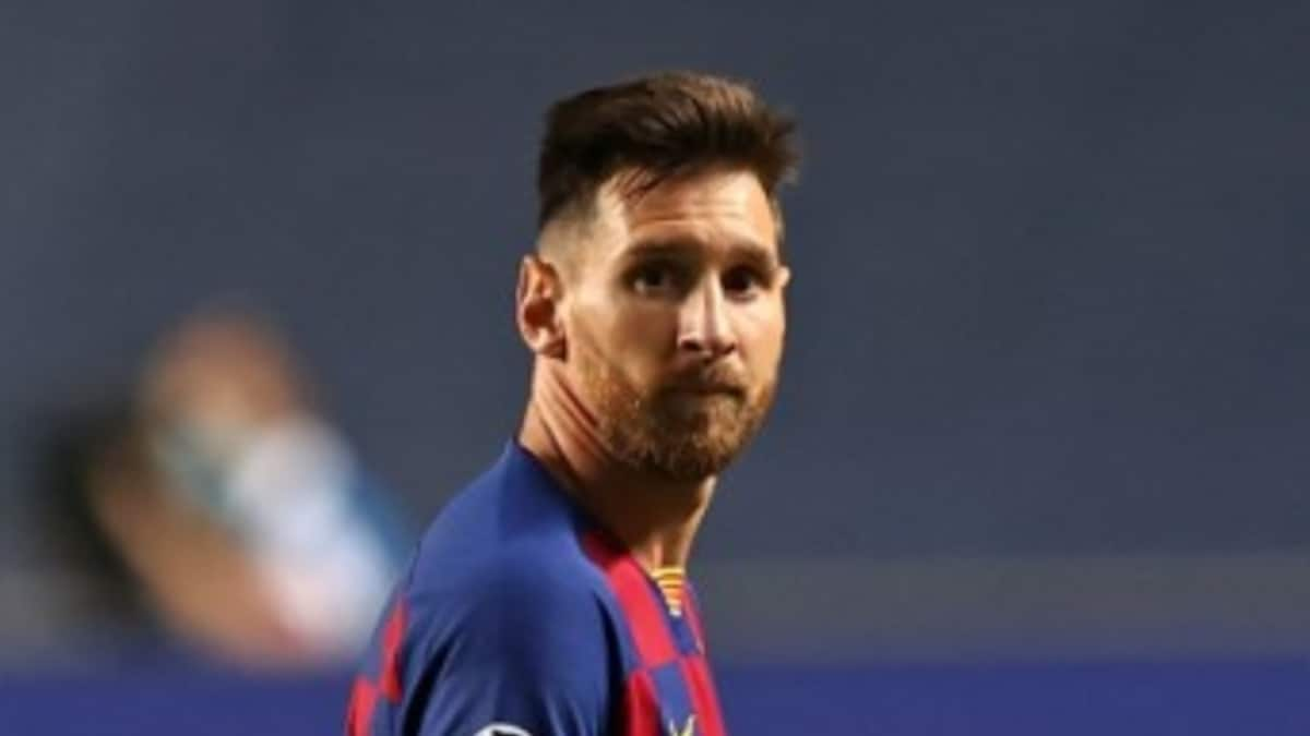 Lionel Messi remains silent after Barcelona president Josep Bartomeu's offer to resign