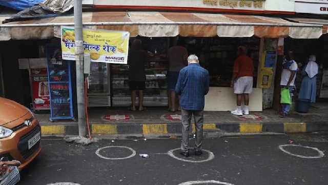 BMC allows all shops in Mumbai to open from 5 Aug, permits counter sale of liquor BMC allows all shops in Mumbai to open from 5 Aug, permits counter sale of liquor