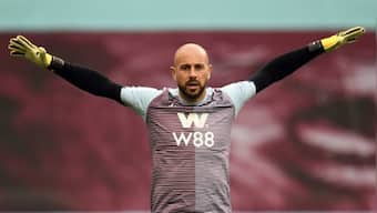 Serie A: Veteran Spanish goalkeeper Pepe Reina moves from AC Milan to Lazio