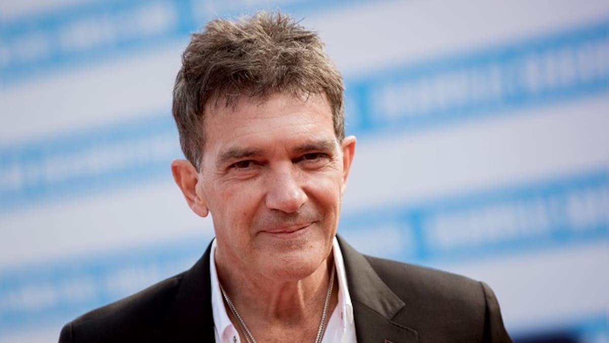 Antonio Banderas announces he's recovered from coronavirus after three weeks of confinement