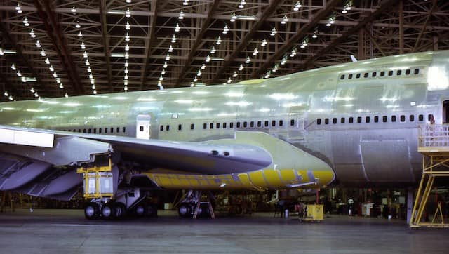 A wide-bodied aircraft in a Boeing Everett Factory where all the Boeing wide-bodies has been assembled. Wikimedia Commons.