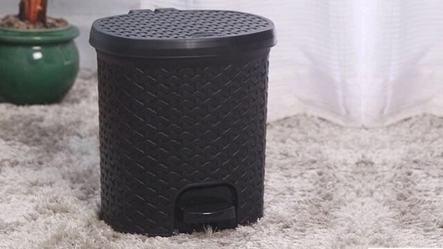Keep your surroundings clean with the help of these dustbins Keep your surroundings clean with the help of these dustbins