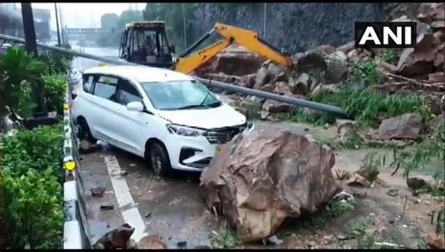 Mumbai rains: Heavy showers cause landslide on Western Express Highway in Kandivali, traffic diverted Mumbai rains: Heavy showers cause landslide on Western Express Highway in Kandivali, traffic diverted