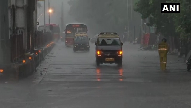 Rail, road traffic disrupted as heavy rains lash Mumbai, Thane, Palghar; severe waterlogging in low-lying areas Rail, road traffic disrupted as heavy rains lash Mumbai, Thane, Palghar; severe waterlogging in low-lying areas
