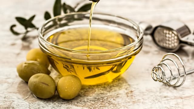 Treat your hair with the goodness of these enriched coconut oils Treat your hair with the goodness of these enriched coconut oils