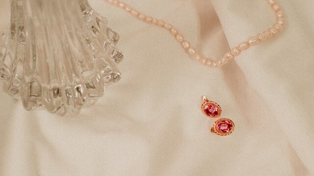 Imitation pearl neck pieces to suit every occasion Imitation pearl neck pieces to suit every occasion