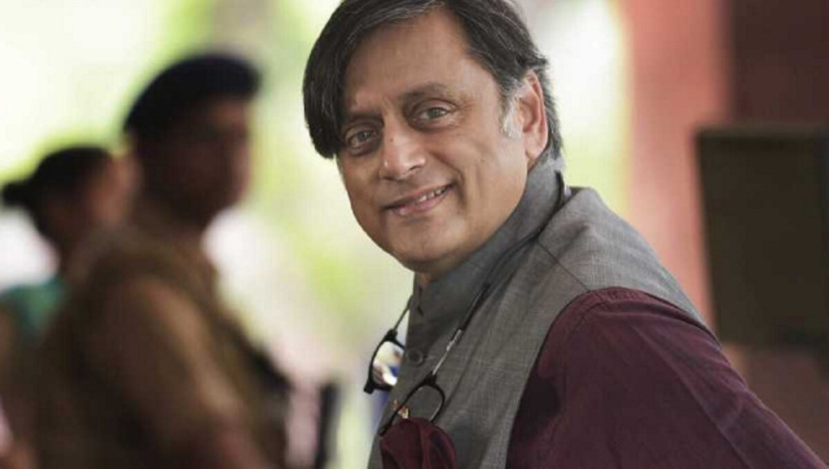 Mahua Moitra and Shashi Tharoor photos go viral on social media, netizens  say something cooking, mahua-moitra -and-shashi-tharoor-photos-go-viral-on-social-media-netizens-say-something-cooking